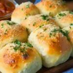 Megalecker Knoblauch Br&ouml;tchen gef&uuml;llt mit Mozzarella K&auml;se Rezept